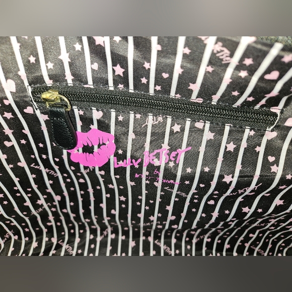 ๐HP!๐ Betsey Johnson Weekender - Picture 3 of 9